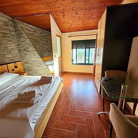 La 3* Tirana