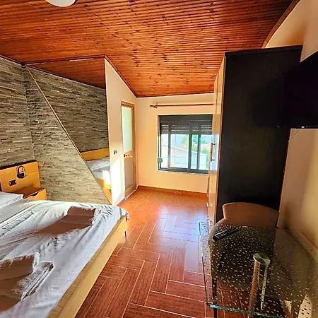 La 3* Tirana