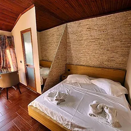 La 3* Tirana