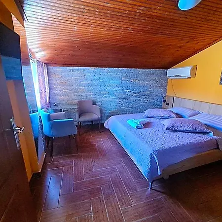 La 3*